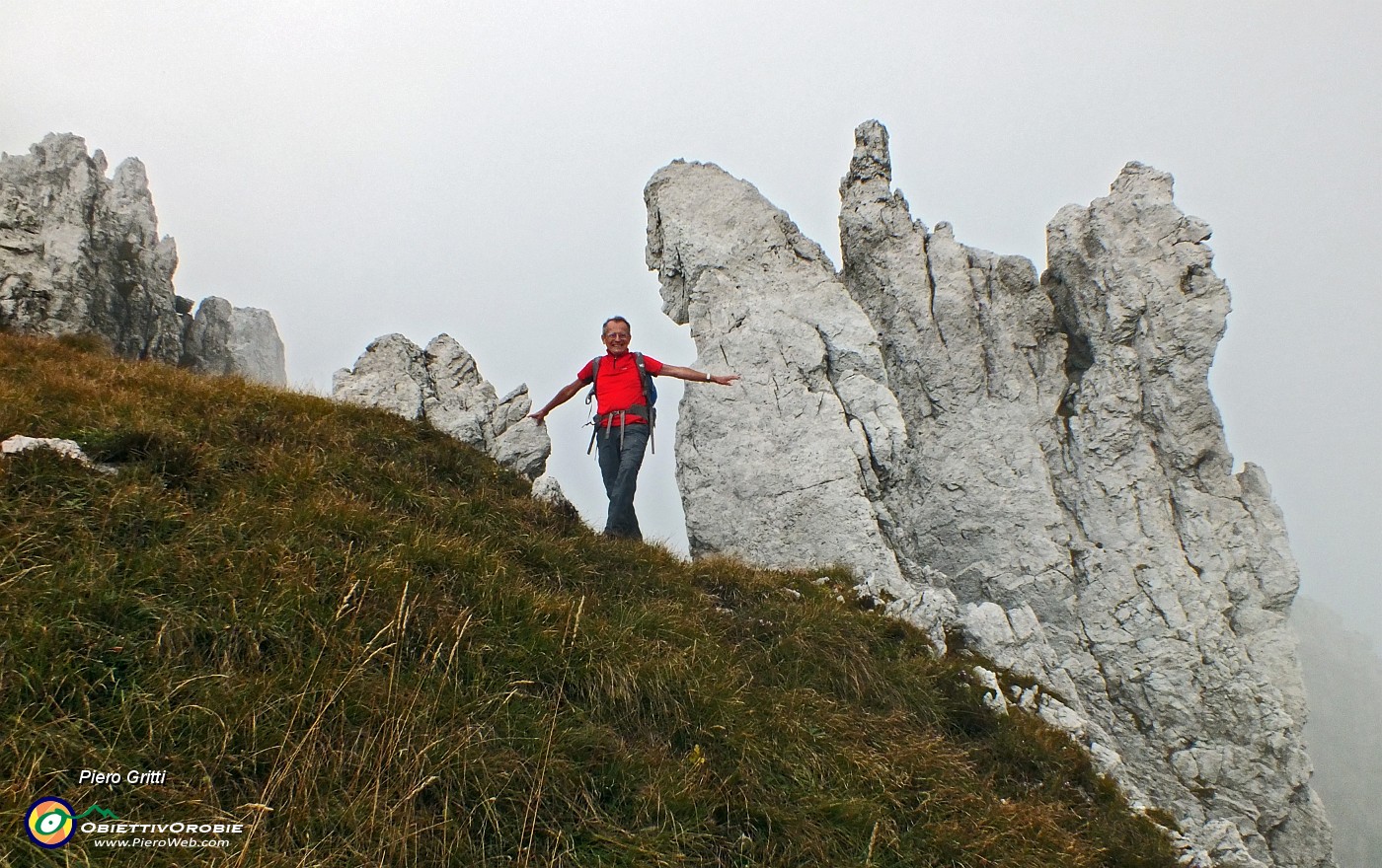 04 Torrioni, pinnacoli, guglie, salendo le creste sud d'Alben.JPG